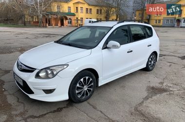 Универсал Hyundai i30 2011 в Ватутино