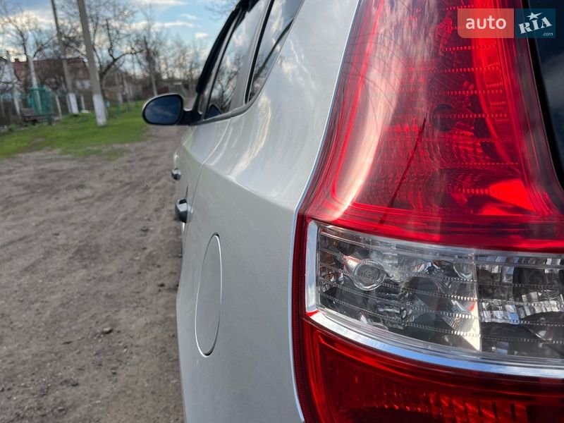 Универсал Hyundai i30 2011 в Подольске