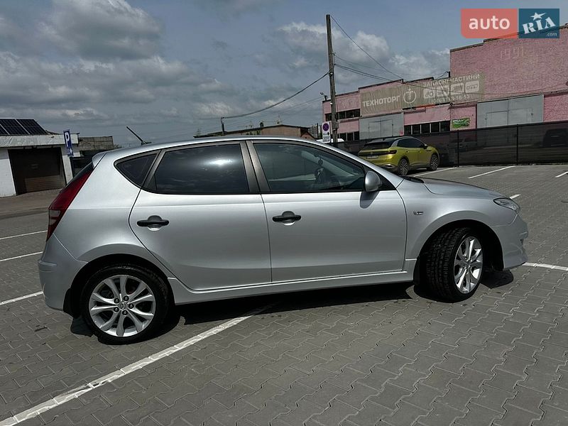 Хэтчбек Hyundai i30 2011 в Нежине