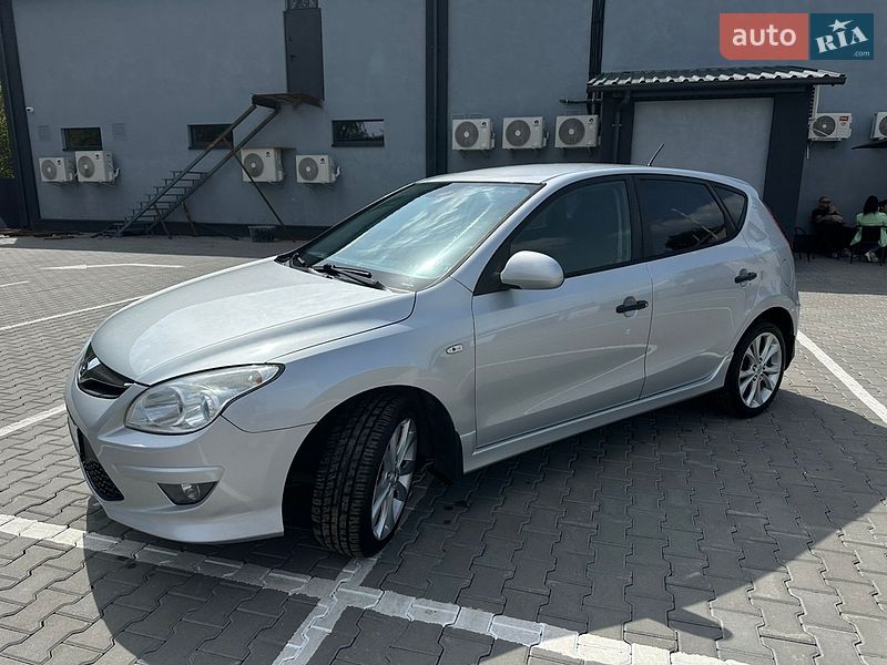 Хэтчбек Hyundai i30 2011 в Нежине