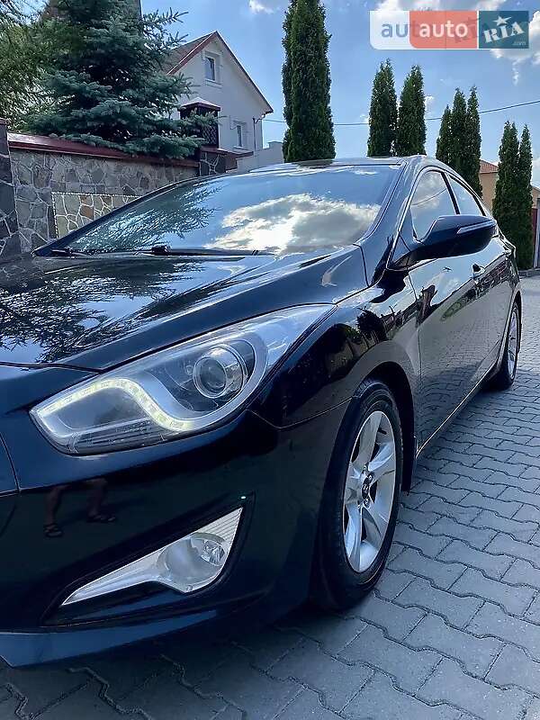 Седан Hyundai i40 2013 в Романіву