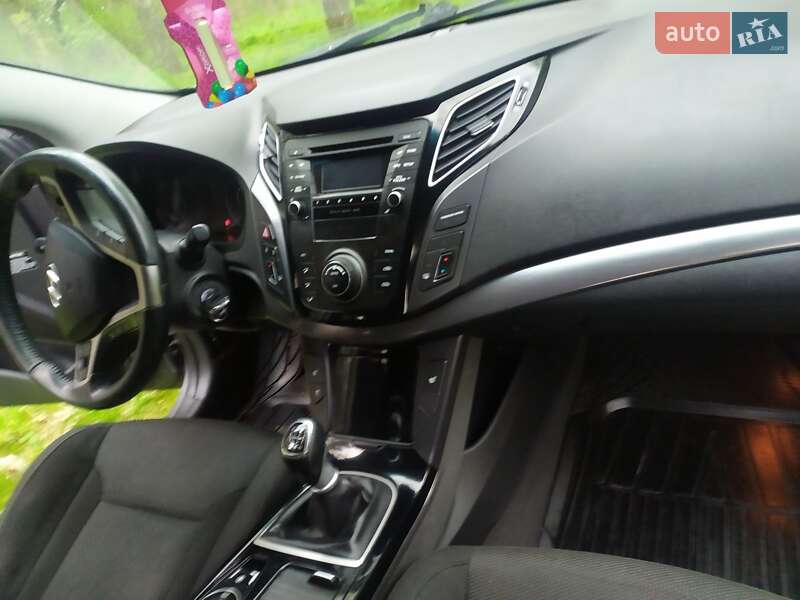 Універсал Hyundai i40 2011 в Радивиліві