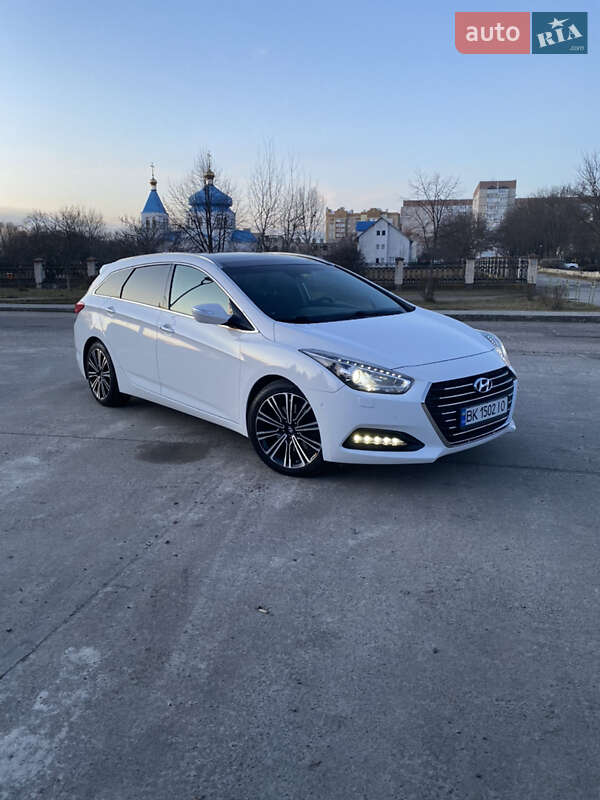Универсал Hyundai i40 2015 в Вараше