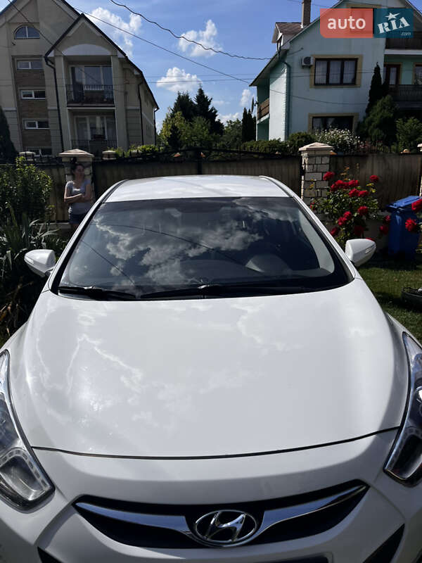 Седан Hyundai i40 2013 в Ужгороде фото 2 Седан Hyundai i40 2013 в Ужгороде