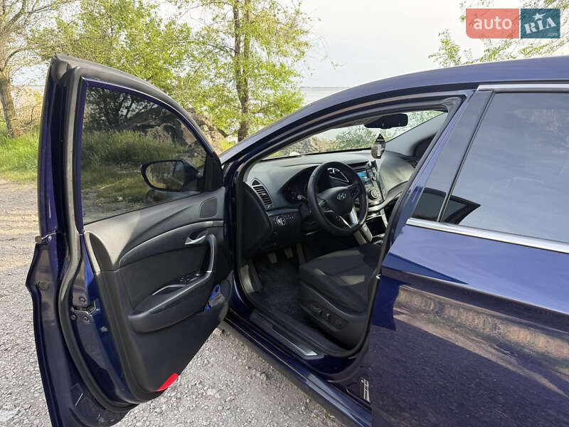 Седан Hyundai i40 2011 в Кривом Роге