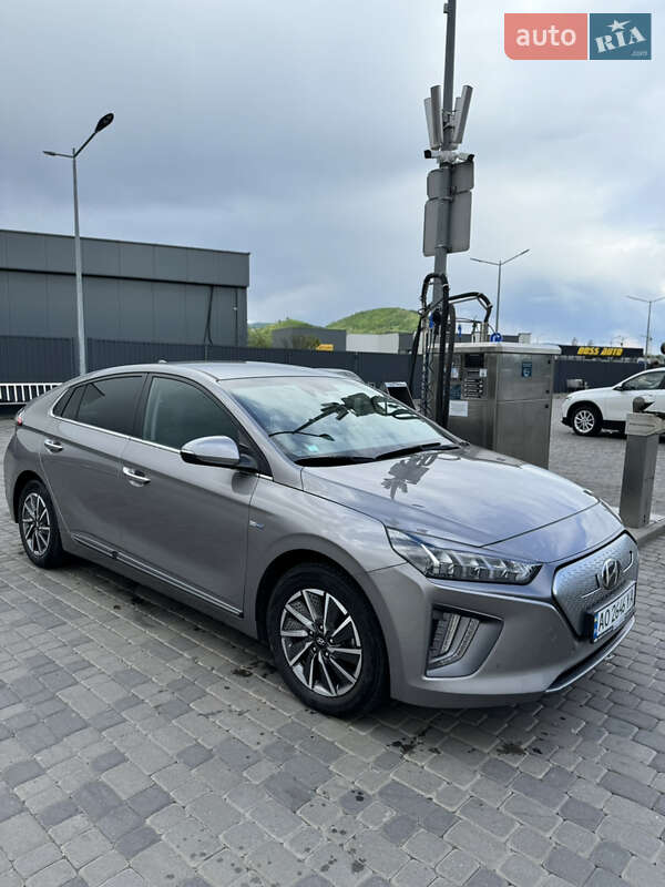 Ліфтбек Hyundai Ioniq Electric 2020 в Мукачевому