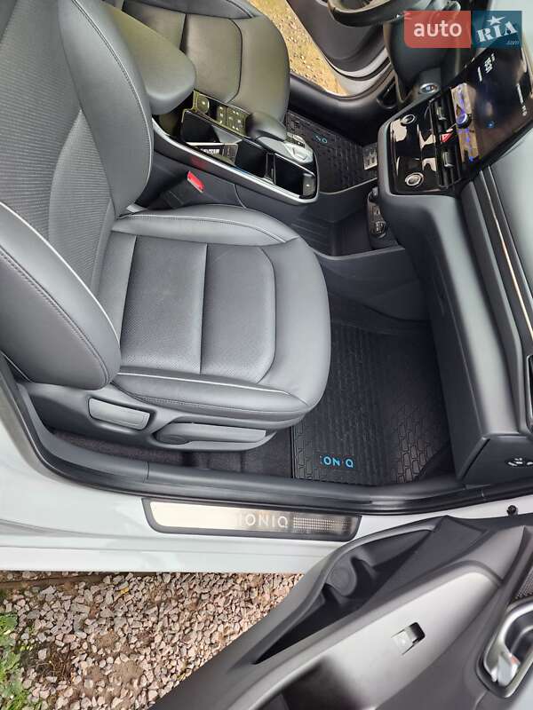 Лифтбек Hyundai Ioniq Electric 2019 в Нововолынске