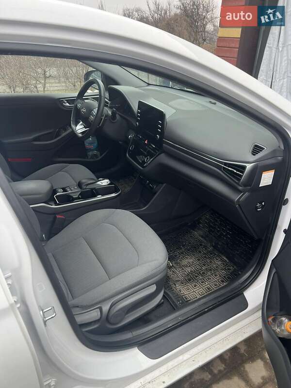 Лифтбек Hyundai Ioniq Electric 2021 в Днепре