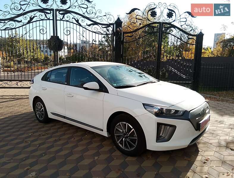 Ліфтбек Hyundai Ioniq Electric 2021 в Києві