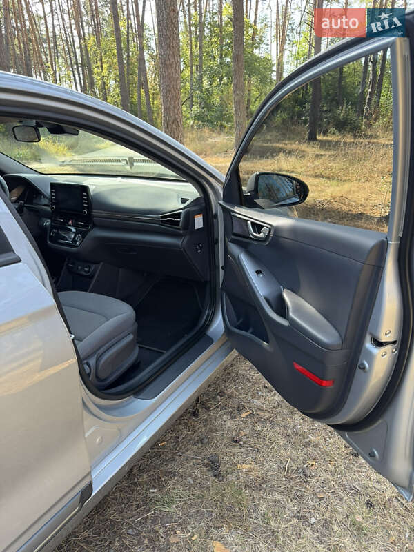 Лифтбек Hyundai Ioniq Electric 2020 в Чернигове