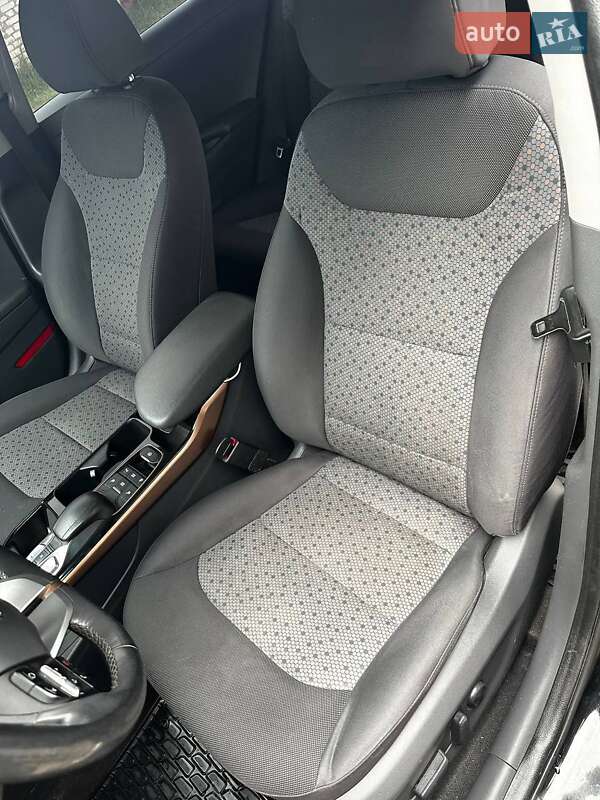 Лифтбек Hyundai Ioniq Electric 2017 в Шостке фото 4 Лифтбек Hyundai Ioniq Electric 2017 в Шостке