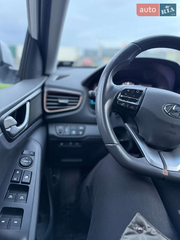 Лифтбек Hyundai Ioniq Electric 2018 в Радехове