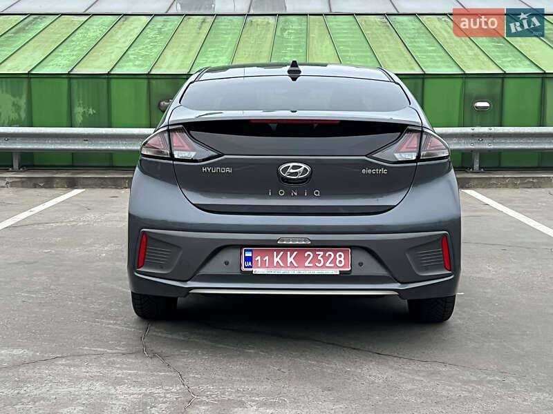 Лифтбек Hyundai Ioniq Electric 2019 в Киеве
