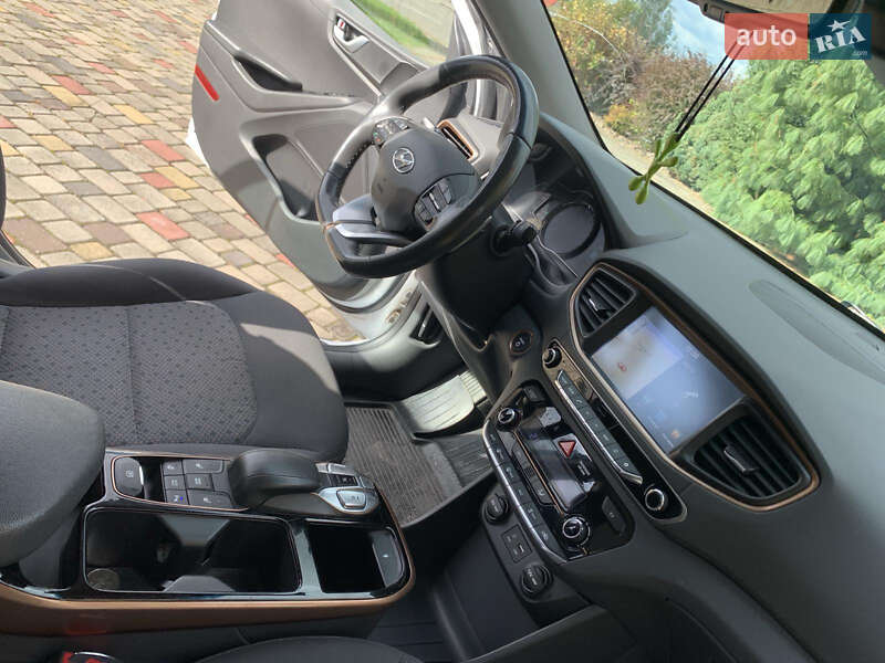 Лифтбек Hyundai Ioniq Electric 2018 в Нововолынске