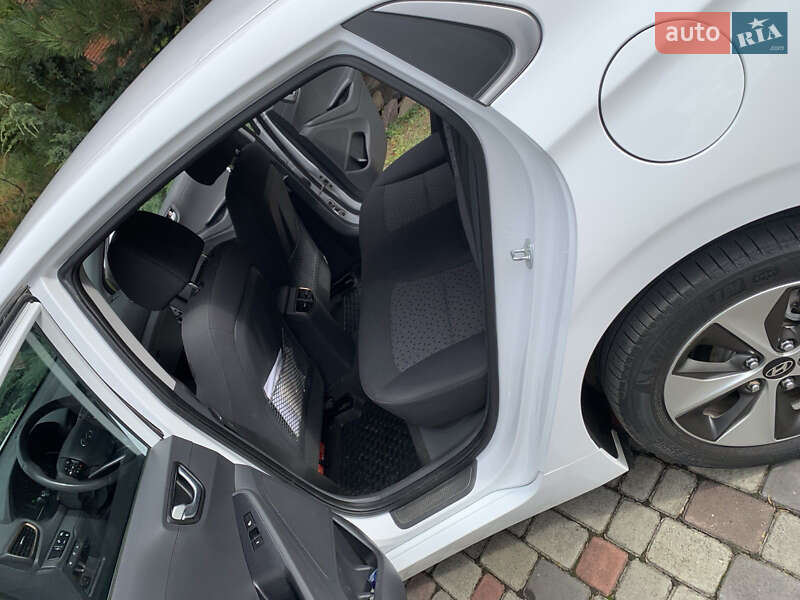 Лифтбек Hyundai Ioniq Electric 2018 в Нововолынске