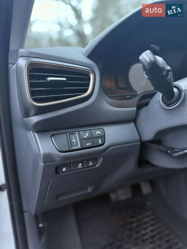 Лифтбек Hyundai Ioniq Electric 2017 в Бродах фото 22 Лифтбек Hyundai Ioniq Electric 2017 в Бродах