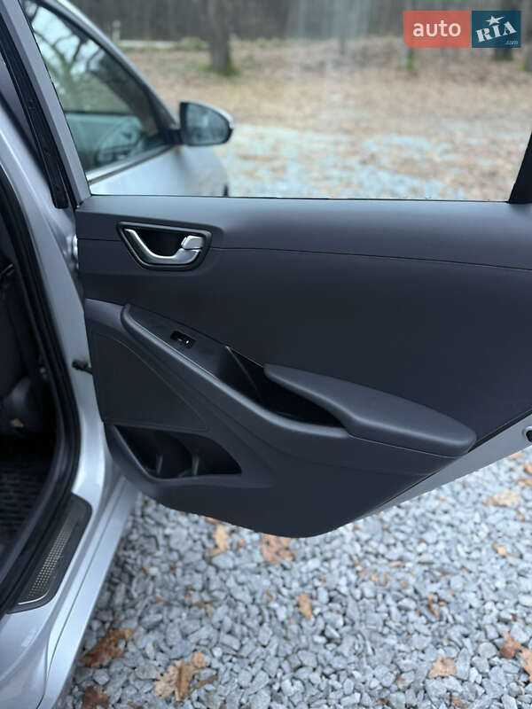 Лифтбек Hyundai Ioniq Electric 2017 в Бродах фото 36 Лифтбек Hyundai Ioniq Electric 2017 в Бродах