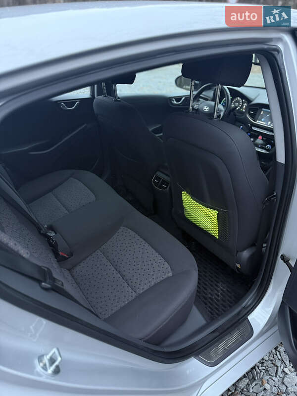 Лифтбек Hyundai Ioniq Electric 2017 в Бродах фото 39 Лифтбек Hyundai Ioniq Electric 2017 в Бродах