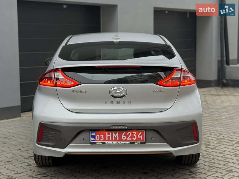 Лифтбек Hyundai Ioniq Electric 2017 в Тернополе фото 29 Лифтбек Hyundai Ioniq Electric 2017 в Тернополе