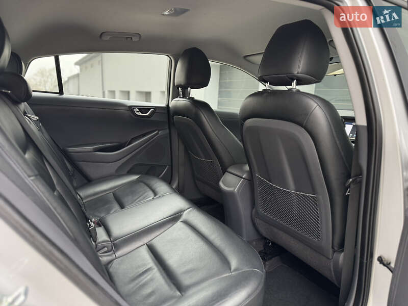 Лифтбек Hyundai Ioniq Electric 2017 в Тернополе фото 57 Лифтбек Hyundai Ioniq Electric 2017 в Тернополе