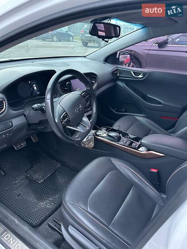 Лифтбек Hyundai Ioniq 2017 в Киеве