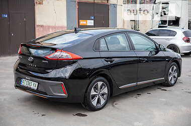 Лифтбек Hyundai Ioniq 2017 в 