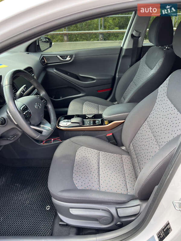 Хетчбек Hyundai Ioniq 2019 в Києві