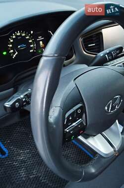Хэтчбек Hyundai Ioniq 2018 в 