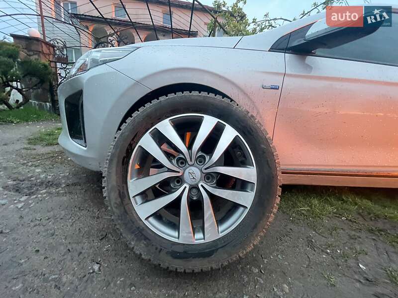 Хетчбек Hyundai Ioniq 2018 в Бродах