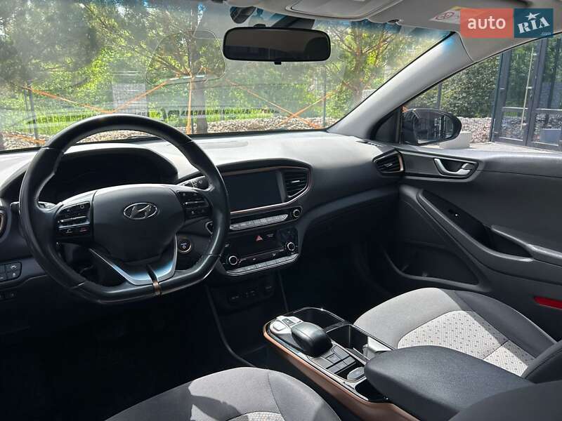 Хэтчбек Hyundai Ioniq 2017 в Ровно