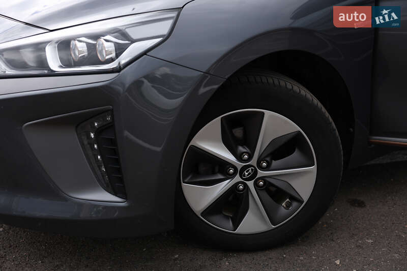 Лифтбек Hyundai Ioniq 2019 в Киеве