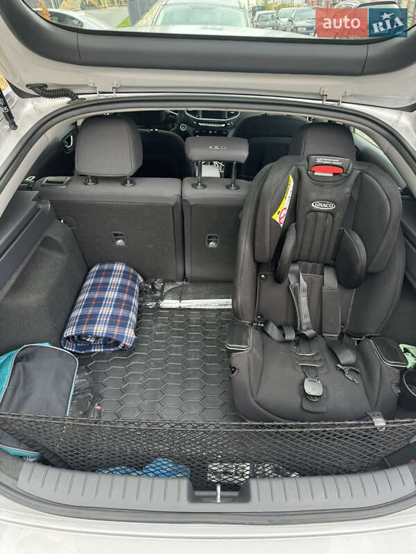 Хэтчбек Hyundai Ioniq 2017 в Львове фото 3 Хэтчбек Hyundai Ioniq 2017 в Львове