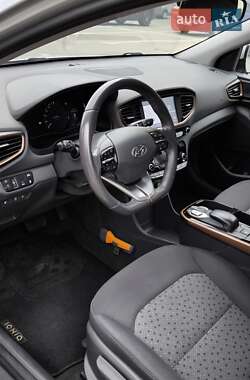 Лифтбек Hyundai Ioniq 2018 в 