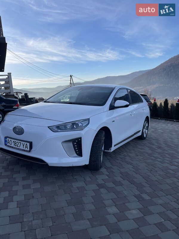 Хэтчбек Hyundai Ioniq 2017 в Ужгороде