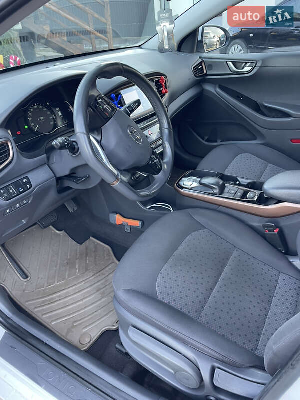 Хэтчбек Hyundai Ioniq 2017 в Ужгороде