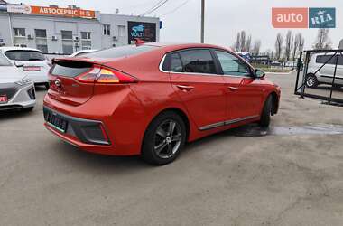 Хетчбек Hyundai Ioniq 2017 в  фото 20 Хетчбек Hyundai Ioniq 2017 в