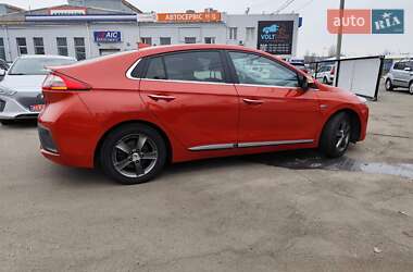 Хетчбек Hyundai Ioniq 2017 в  фото 22 Хетчбек Hyundai Ioniq 2017 в