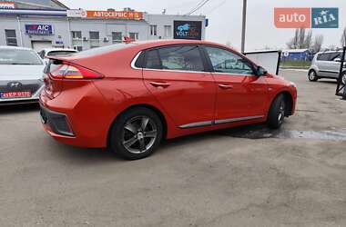 Хетчбек Hyundai Ioniq 2017 в  фото 24 Хетчбек Hyundai Ioniq 2017 в