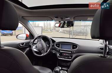 Хетчбек Hyundai Ioniq 2017 в  фото 40 Хетчбек Hyundai Ioniq 2017 в