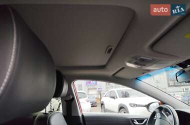 Хетчбек Hyundai Ioniq 2017 в  фото 46 Хетчбек Hyundai Ioniq 2017 в
