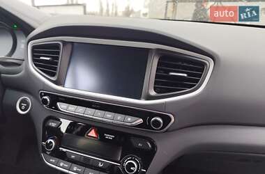 Хетчбек Hyundai Ioniq 2017 в  фото 52 Хетчбек Hyundai Ioniq 2017 в