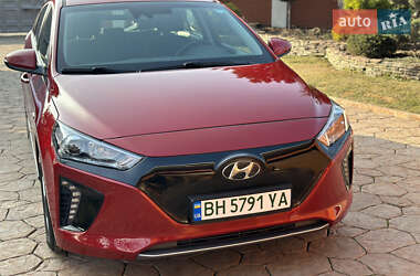 Хетчбек Hyundai Ioniq 2019 в 