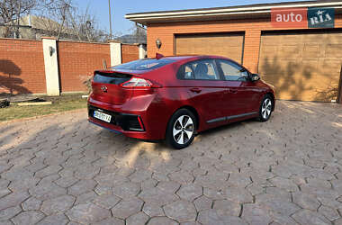 Хетчбек Hyundai Ioniq 2019 в 