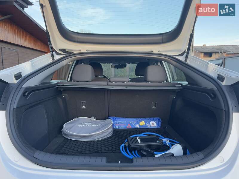 Ліфтбек Hyundai Ioniq 2019 в Чернівцях