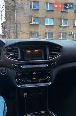 Хэтчбек Hyundai Ioniq 2017 в 