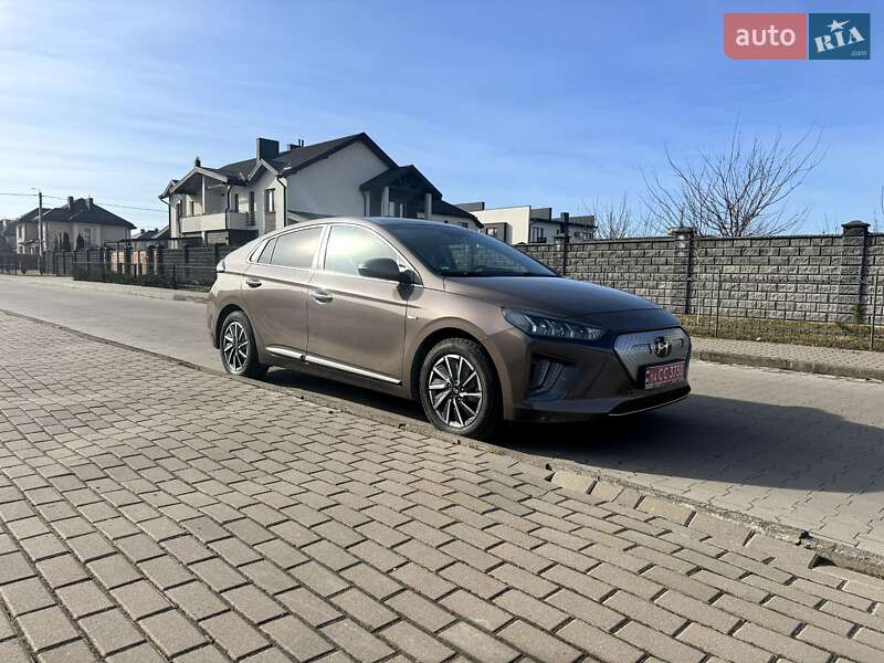 Ліфтбек Hyundai Ioniq 2019 в 