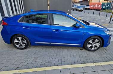 Хэтчбек Hyundai Ioniq 2017 в 