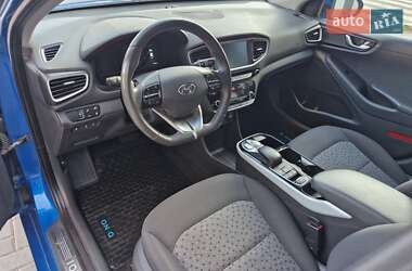 Хэтчбек Hyundai Ioniq 2017 в 
