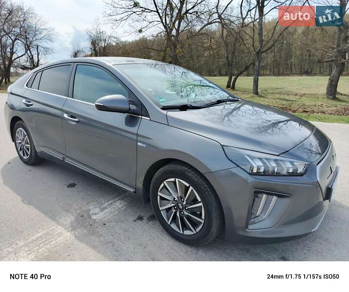Хэтчбек Hyundai Ioniq 2019 в 