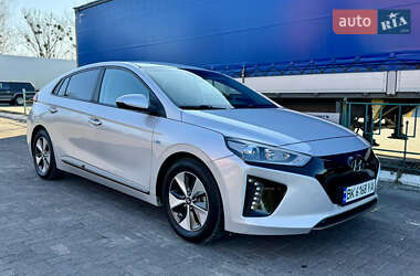 Хэтчбек Hyundai Ioniq 2018 в 